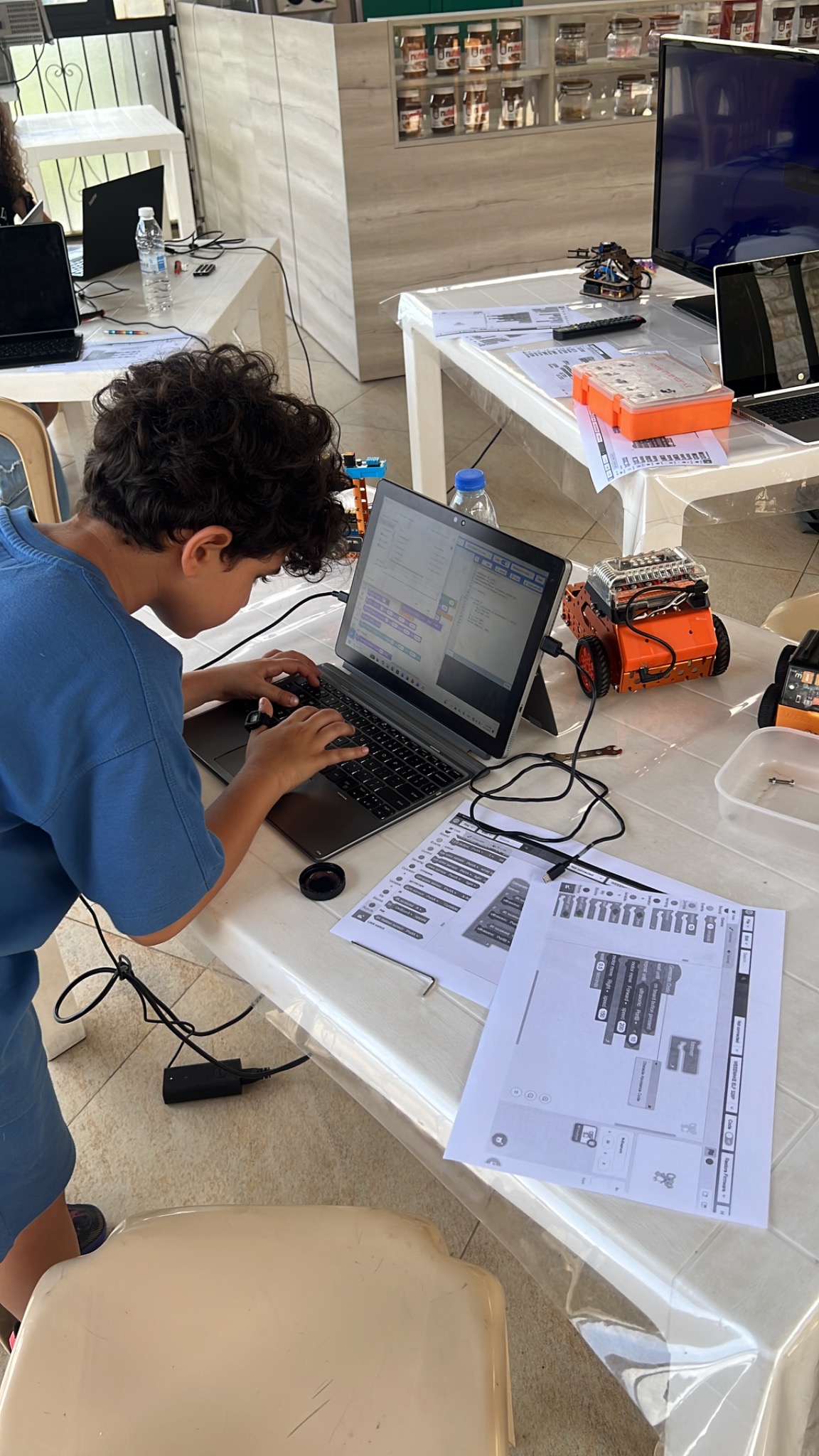 Robotics workshop for young makers
